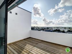 BREST : seul au dernier étage, superbe appartement T3 neuf avec double terrasse